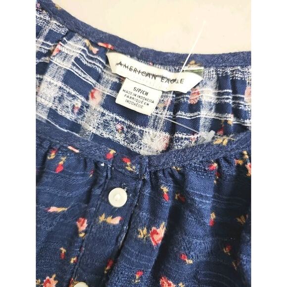 American Eagle ~Woman Size S~ Blue Floral Long Sleeve Button Front Cropped Top. - Picture 7 of 13